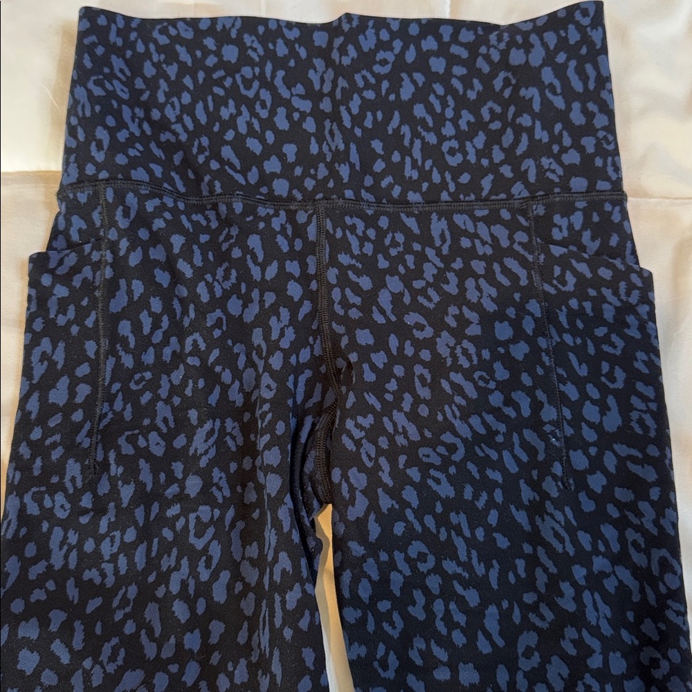 Athleta Salutation Stash Pocket 7/8 Tight